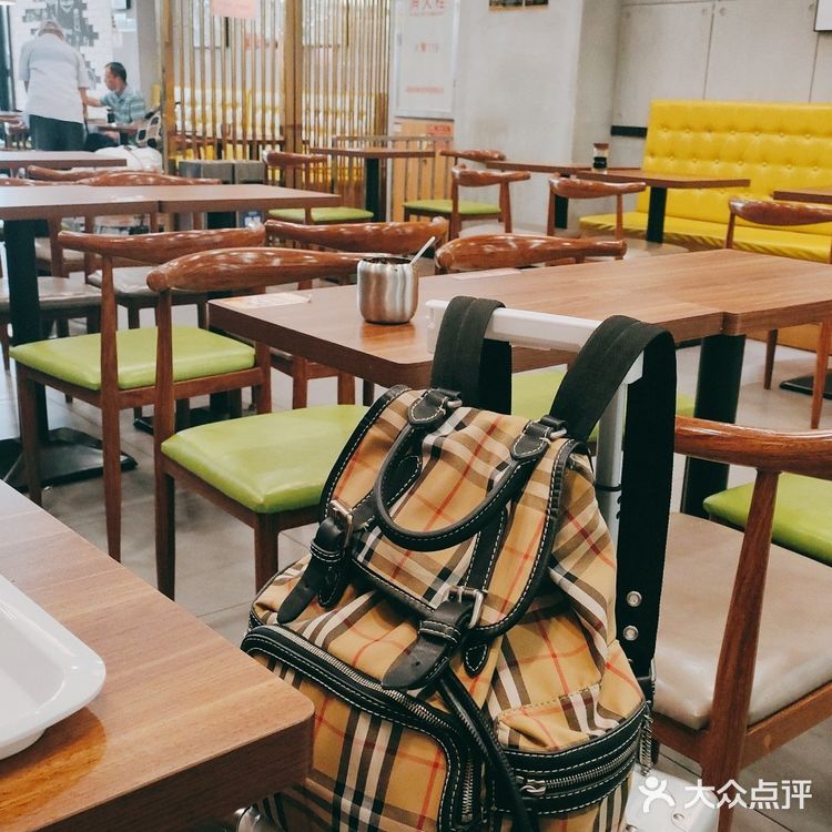 广州火车站的快餐店