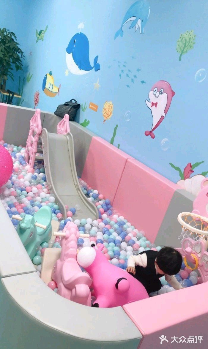 体验夏日游泳馆