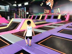 -嘿哟动霸CHUA·新潮玩运动娱乐中心·蹦床滑冰团建乐园