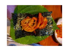 紫苏叶-红辣椒八爪鱼特色韩国料理