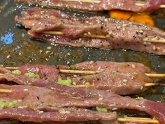 -何妹湿辣牛肉·粤式烧烤砂煲(桂雅路店)