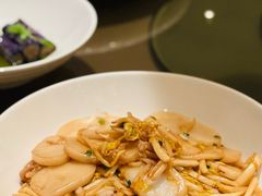 黄芽菜肉丝炒年糕-玫瑰厅上海菜(兴国路店)