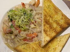 蒜香鲜虾奶油意面-遇见西木美式餐厅(体育路店)