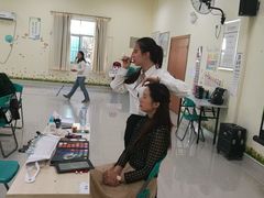 课外活动社区服务-首脑美容美发化妆美甲培训学校(龙岗校区)