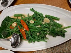 -Chom Cafe and Restaurant