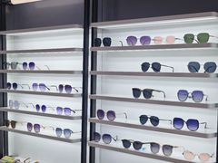 -三叶眼镜城批发市场(上海火车站店)