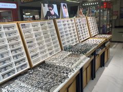 -美式眼镜·授权蔡司.依视路.尼康.豪雅.明月(人民广场店)