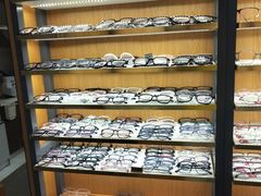 -优医视平价眼镜蔡司依视路折扣工厂店(十里堡店)