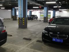 -新荟城购物中心-停车场