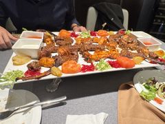 碎牛肉饼烤肉拼盘-Efes Turkish & Mediterranean Cuisine 艾菲斯餐厅(陆家嘴店)