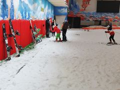 -乔波室内滑雪场