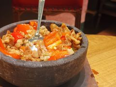 当红小炒肉石锅饭-新白鹿餐厅(爱琴海购物中心店)