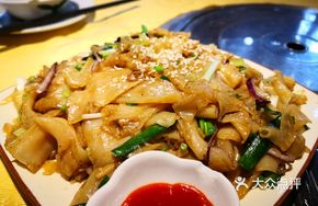 Three Delicacies Stir-Fried Chencun Noodles