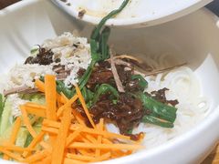 鸡丝凉米线-云海肴·汽锅鸡·云南代表菜(天山百盛优客店)