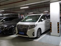 -上海半岛酒店-地下停车场