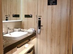 -杭州西湖湖滨银泰亚朵酒店