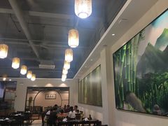 大堂-胡须哥网红竹筒菜