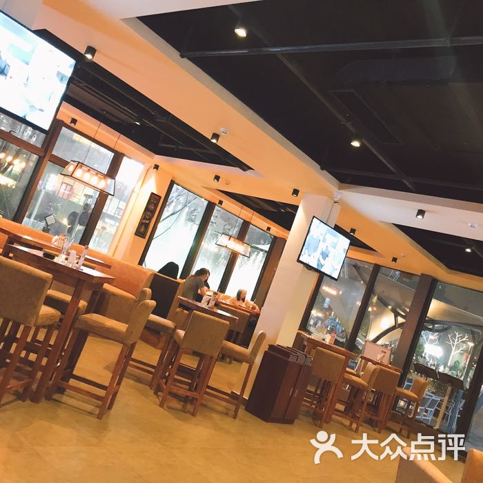 卢卡斯餐厅酒吧