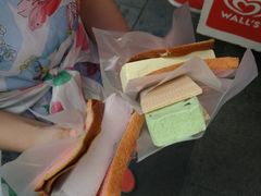 -詹爷爷乌节路街头冰淇淋