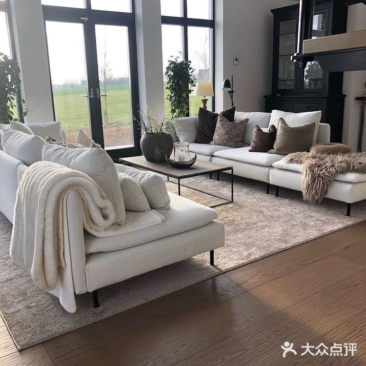 白天明亮通风，晚上舒适。