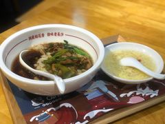 -呷佬·长沙手工米粉(金沙江路店)