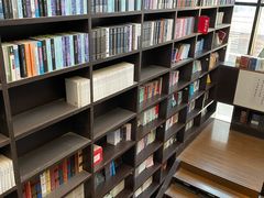 -钟书阁(松江泰晤士小镇店)