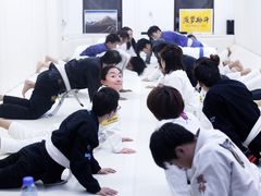 -菠萝格斗巴西柔术训练馆