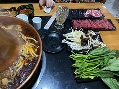 -果松木炭酸菜铜火锅·外婆参鸡汤