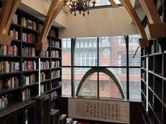 -钟书阁(松江泰晤士小镇店)