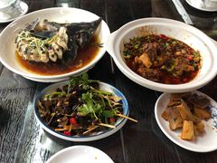 -二厨·吊桥小院·脆皮烧鸡公·本地农家菜(沿江西路店)