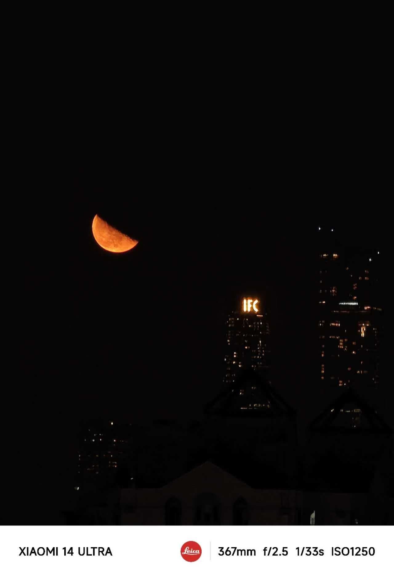 深夜回家看到这个月亮🌙