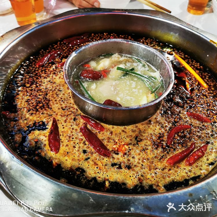 打卡重庆最大的一家火锅店枇杷园食为鲜火锅