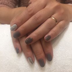 -进巍美甲美睫店