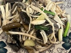 白烧鳝丝-春餐厅