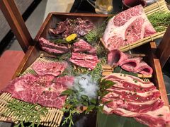 -山川小町·极番烧肉(新地假日广场店)