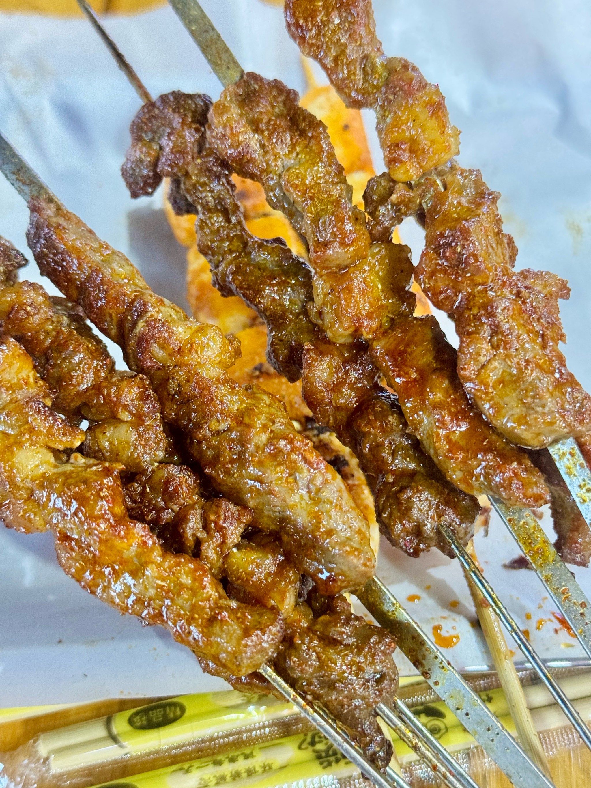 烤羊肉串夜宵来一串