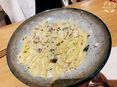 奶油培根意面-HELLO 27 意面·沙拉·帕尼尼