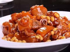 黄豆炖猪手，干炸蘑菇.干煸豆角.红焖羊肉.红烧小排骨.酸菜炖腔骨平锅香葱烤羊肉-巧味小馆