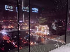 -云顶旋转自助景观餐厅