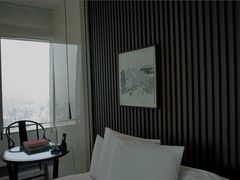 上海柏悦酒店江景套房-主卧室壁墙-上海柏悦酒店