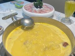 -洪氏嗨捞·广东猪肚鸡·椰子鸡火锅(西咸万象城店)