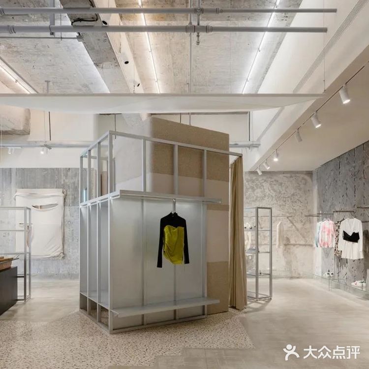 为都市女孩打造新的时尚风格地标