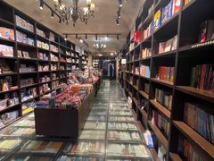 -钟书阁(松江泰晤士小镇店)