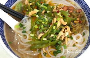Green Pepper Shredded Pork with Guilin Rice Noodles