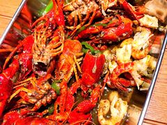 十三香小龙虾-虾蟹掌门音乐主题餐厅