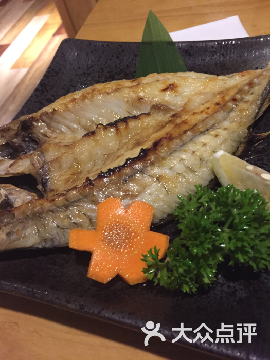 鱼吞刺身料理黄鱼图片 