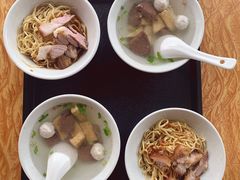 -松树干拌面店