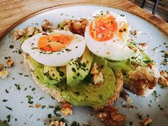 牛油果煮蛋吐司-RAC BAR(安福路店)