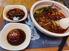 -呷佬·长沙手工米粉(金沙江路店)