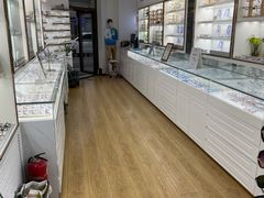-翰佐蔡司小乐圆·依视路星趣控·暴龙眼镜折扣店